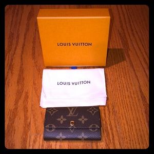 Authentic Louis Vuitton 6 key holder